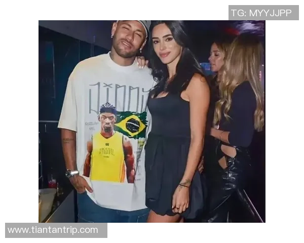 揭秘著名足球明星前女友的生活与情感历程背后的故事与秘密